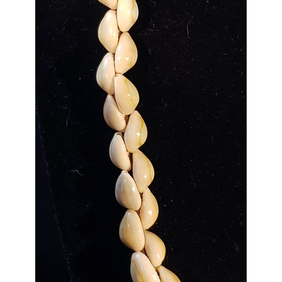 Vintage Unsigned Cowry/Cowrie Shell 17" Long Strand Chunky Statement Necklace - Picture 2 of 7